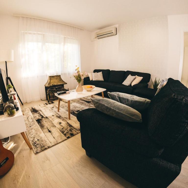 Apartment Ember - Three-Bedroom Apartment with Balcony - 7