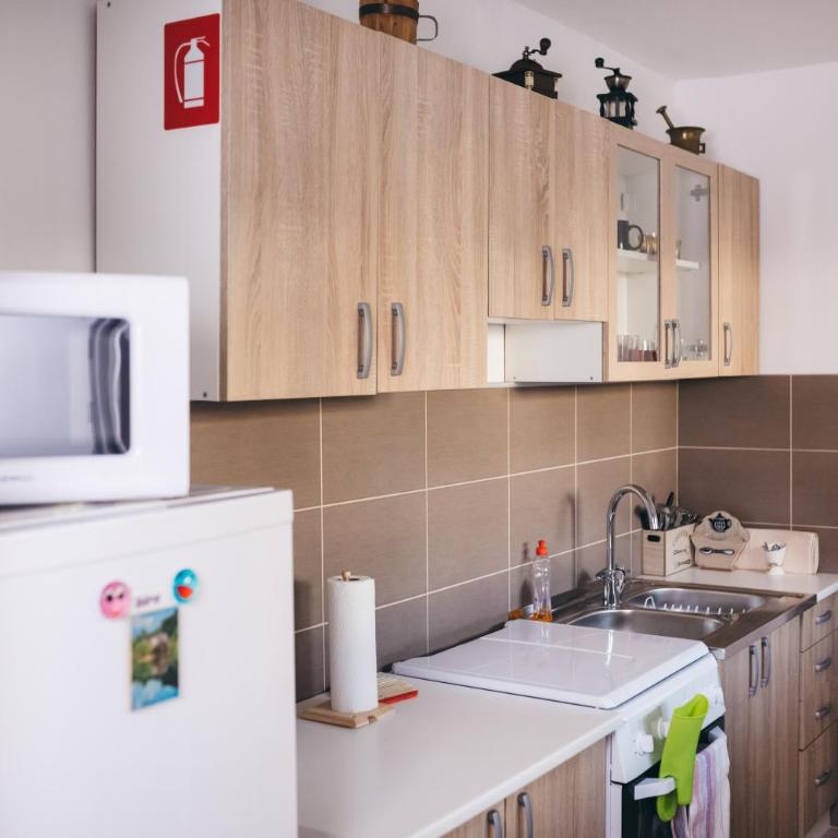 Apartment Ember - Three-Bedroom Apartment with Balcony - 16