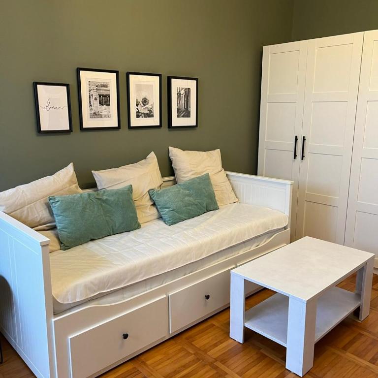 Cozy studio apartment - One-Room Studio with Small Separate Kitchen - 9