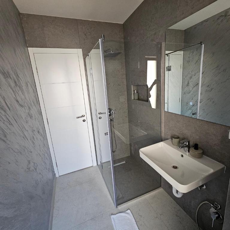 Riverside Residence - Dvokrevetna Soba sa Bračnim Krevetom - 21