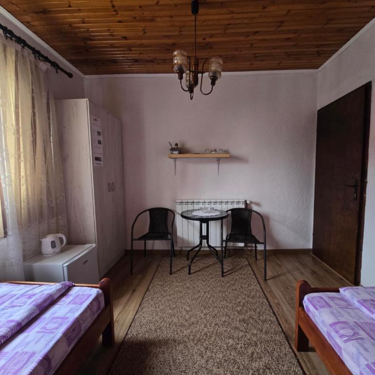 SNAM Rooms&Apartment - Twin Room with Shared Bathroom - 3