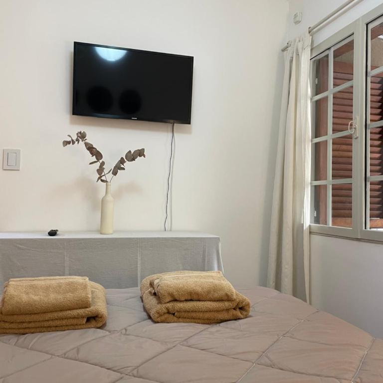 Departamento PB, patio y asador privados - Estacionamiento 24hs y mascotas consultar - Cerca de hotel Quinto Centenario, Nuevocentro shopping, Hospital Clinicas - Apartamento de 1 dormitorio - 4