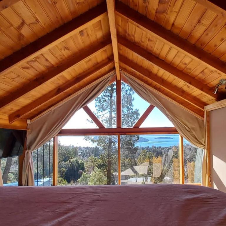 Refugio de bosque con jacuzzi en terraza y vista panorámica al lago - Casa de 2 dormitorios - 29