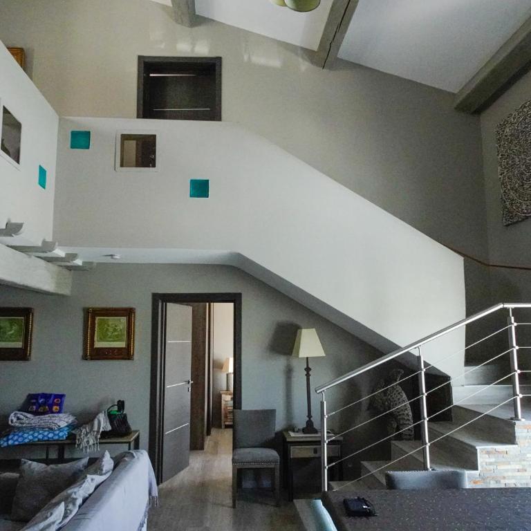 Belle maison avec piscine dans les hauteurs à Saint Raphael - Villa Deluxe - 17