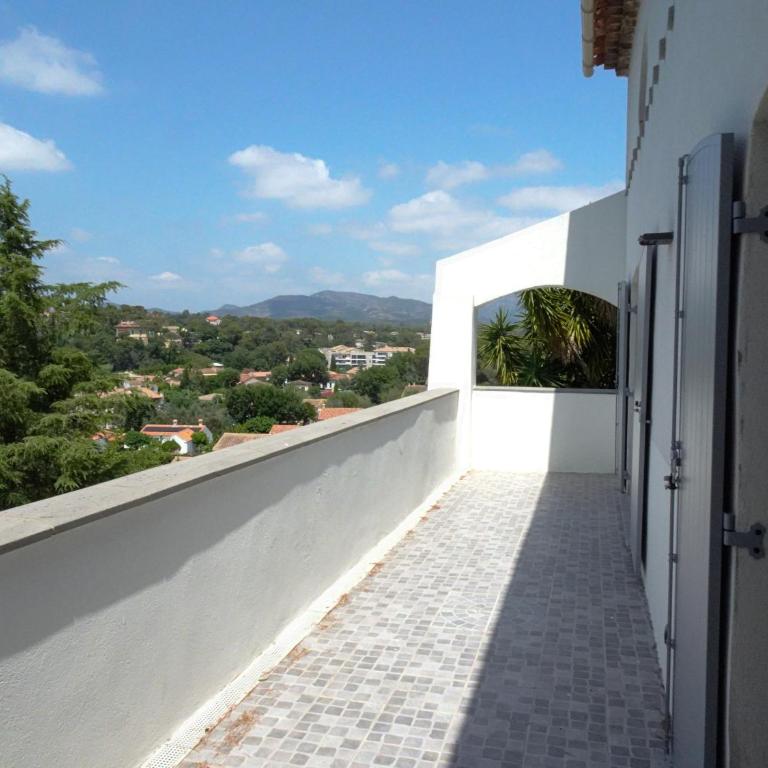 Belle maison avec piscine dans les hauteurs à Saint Raphael - Villa Deluxe - 22