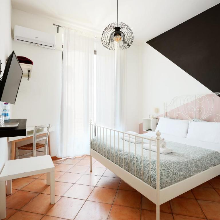 Palazzo Currò - Double Room with Balcony - 6