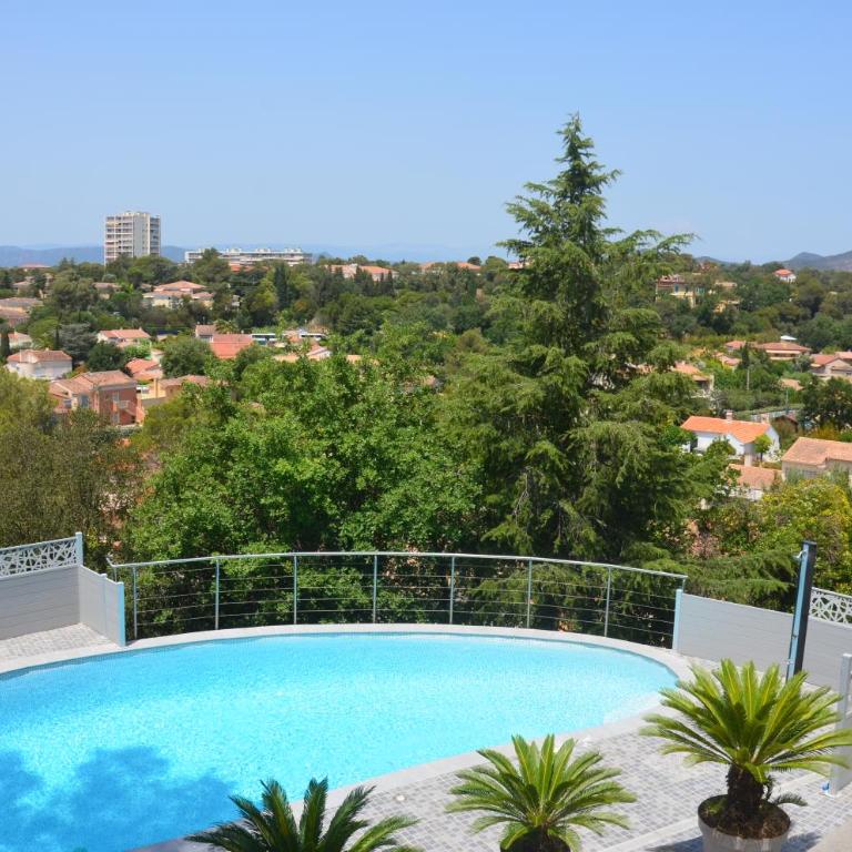 Belle maison avec piscine dans les hauteurs à Saint Raphael - Villa Deluxe - 26