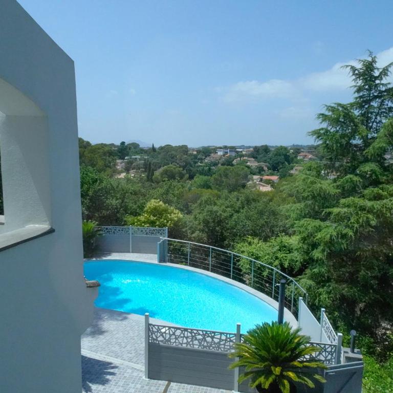 Belle maison avec piscine dans les hauteurs à Saint Raphael - Villa Deluxe - 27