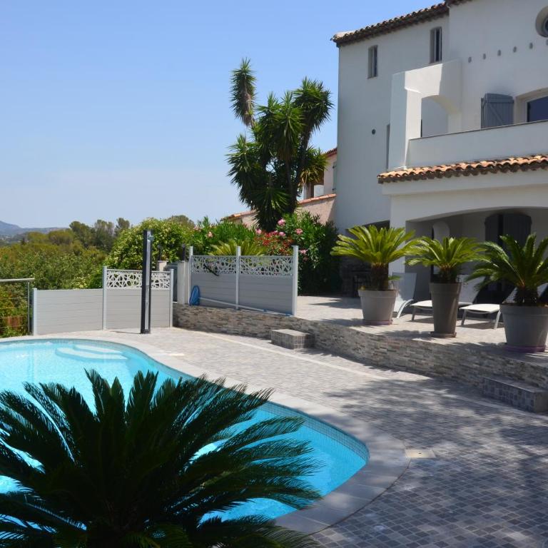 Belle maison avec piscine dans les hauteurs à Saint Raphael - Villa Deluxe - 44