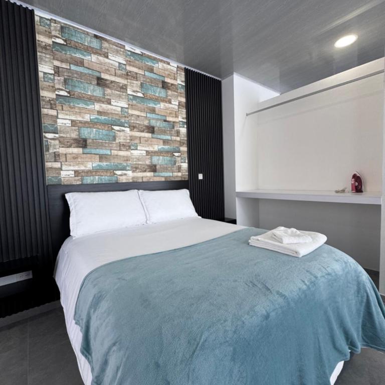 Sky Suite - One-Bedroom Apartment - 2