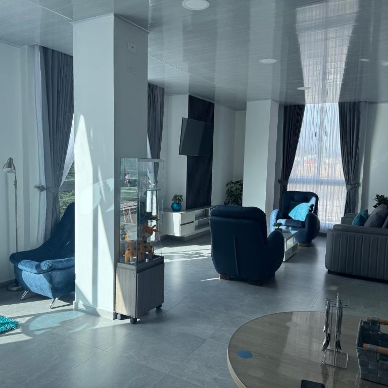 Sky Suite - One-Bedroom Apartment - 26