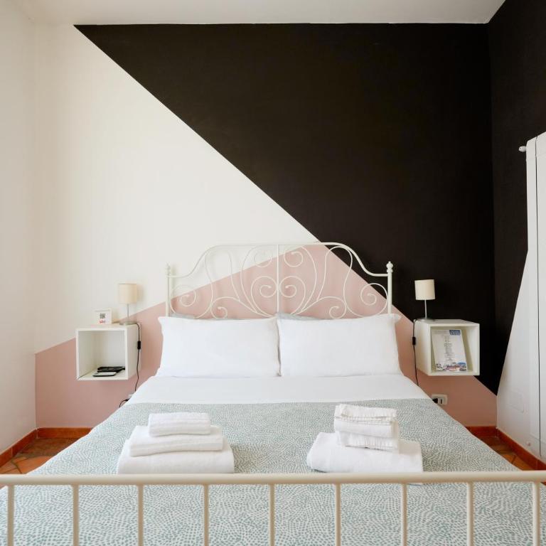 Palazzo Currò - Double Room with Balcony - 9
