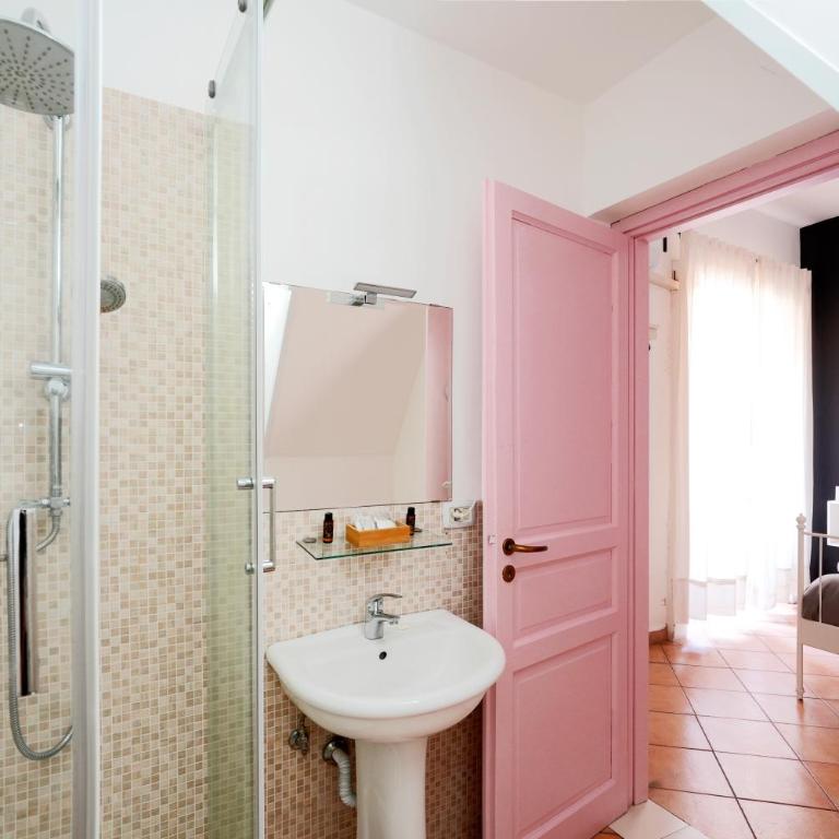 Palazzo Currò - Double Room with Balcony - 11