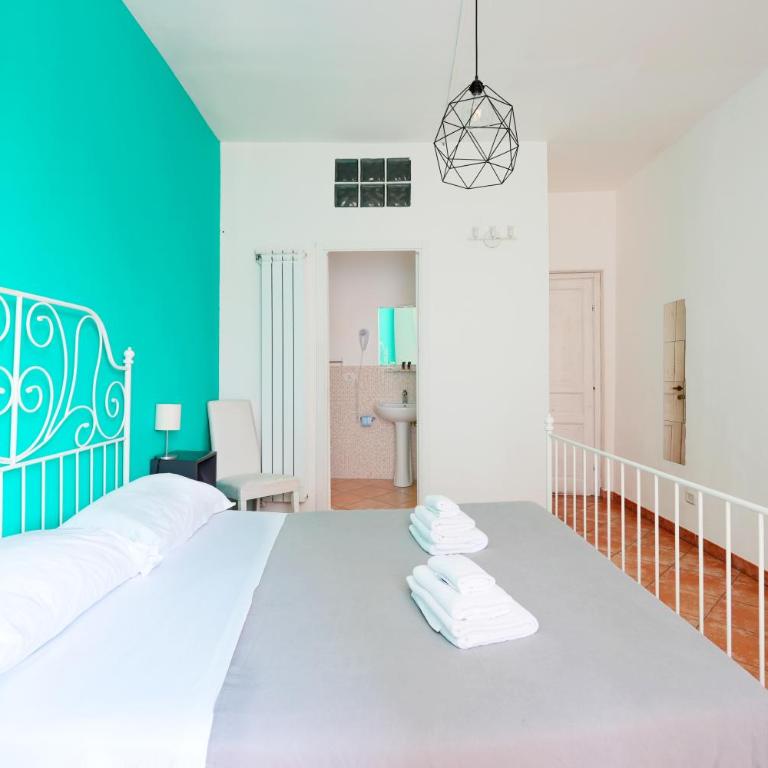 Palazzo Currò - Double Room with Balcony - 17