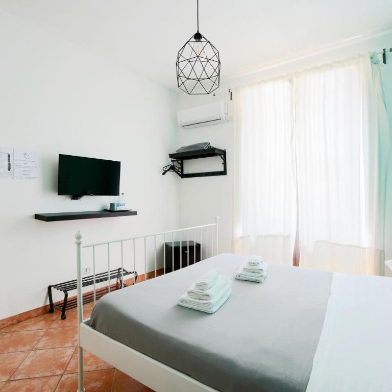 Palazzo Currò - Double Room with Balcony - 18