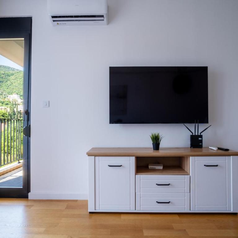 Modern One-Bedroom Apartment - 5 min to Porto Montenegro - One-Bedroom Apartment - 7