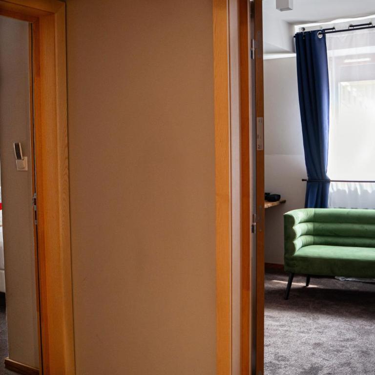 Hôtel Le Rapp - Chambre Familiale - 9