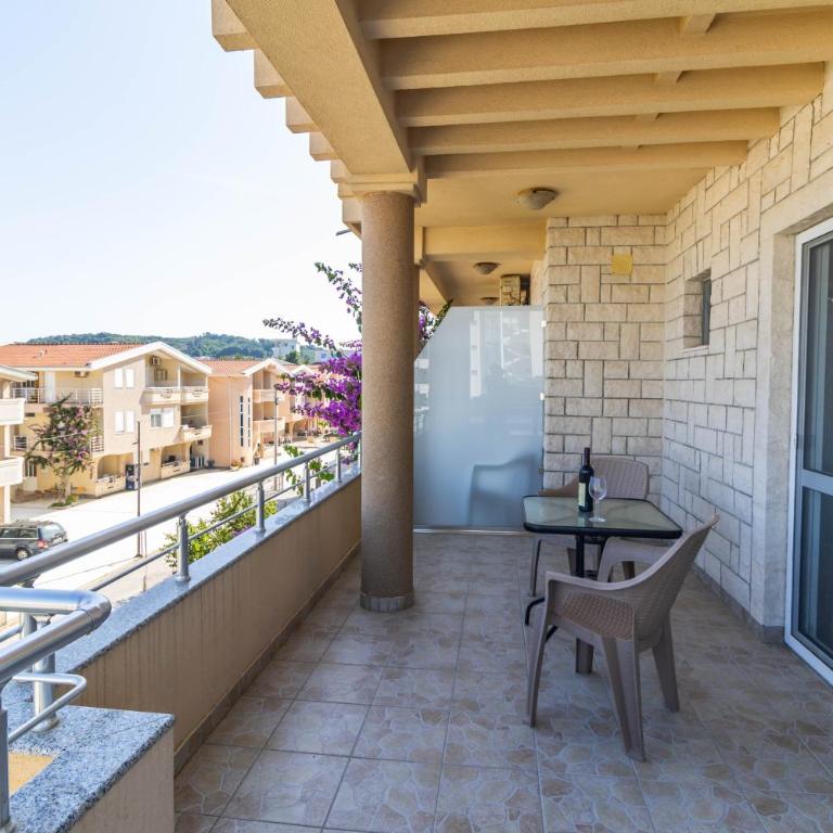 Apartments Asl - Apartment with Balcony - 10