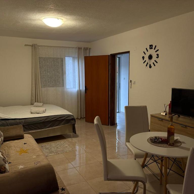 Apartman Strahinja - One-Bedroom House - 3