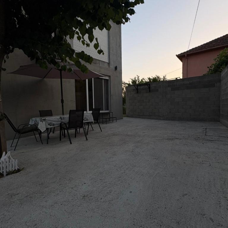 Apartman Strahinja - One-Bedroom House - 2