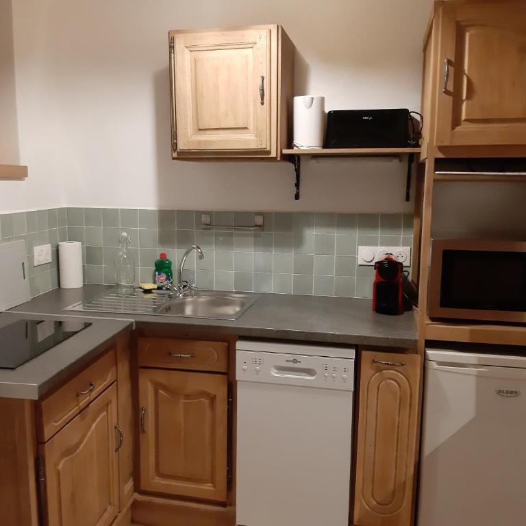 A fleur de rue, authenticité, proximité et accessibilité - Appartement 1 Chambre avec Terrasse - 9