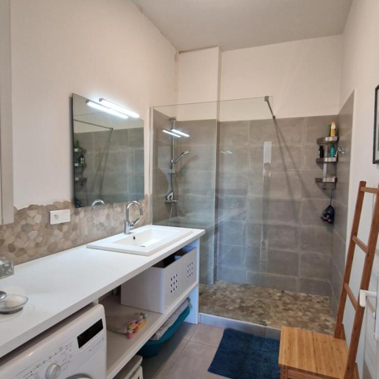 Saint Roch - Three-Bedroom Apartment - 16