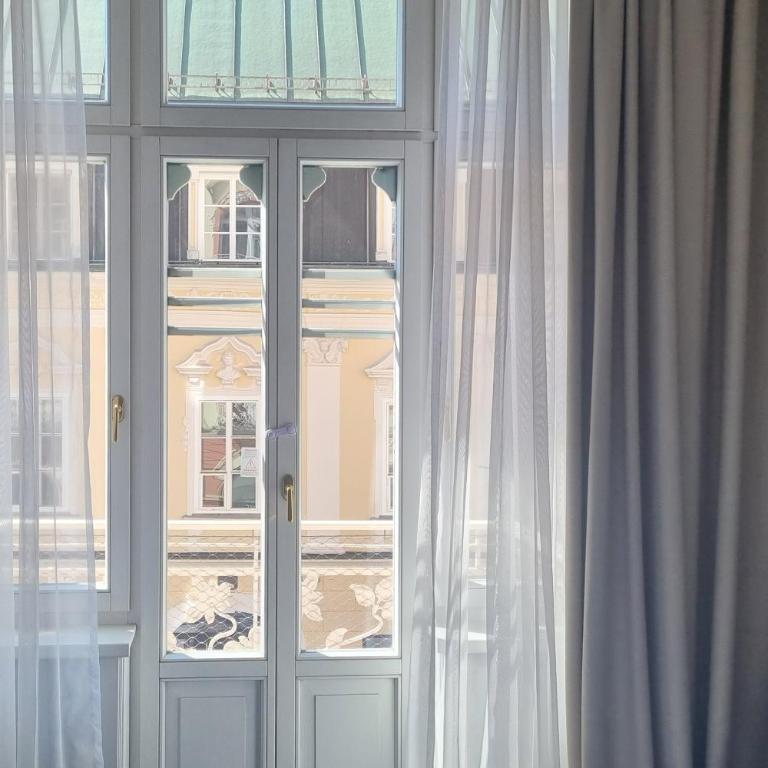 Garner Hotel Klagenfurt - Moser Verdino by IHG - Premium Zimmer mit Queensize-Bett und Balkon - 2