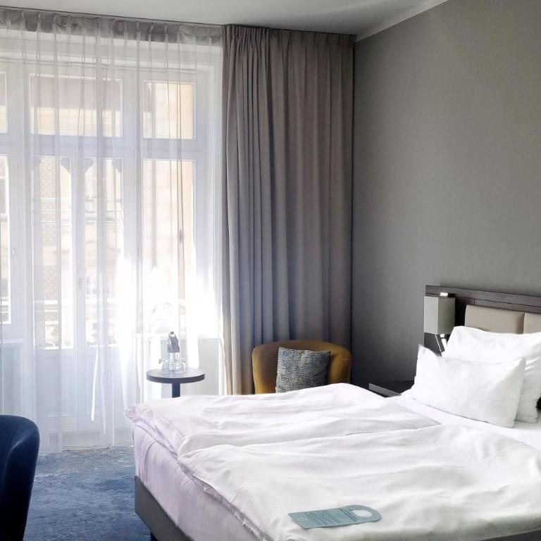Garner Hotel Klagenfurt - Moser Verdino by IHG - Premium Zimmer mit Queensize-Bett und Balkon - 5