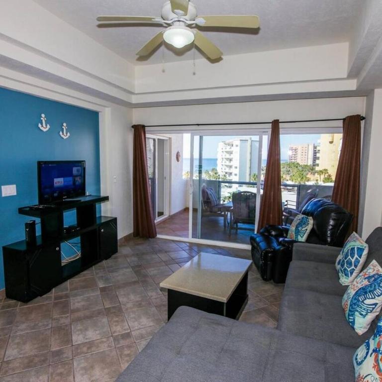Beachfront Las Palmas D502 - Two-Bedroom Apartment - 23