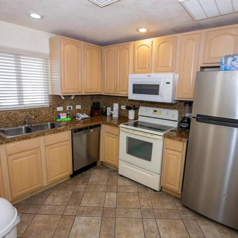 Beachfront Las Palmas D502 - Two-Bedroom Apartment - 33