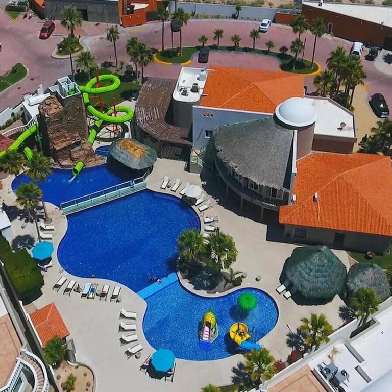 Beachfront Las Palmas D502 - Two-Bedroom Apartment - 35