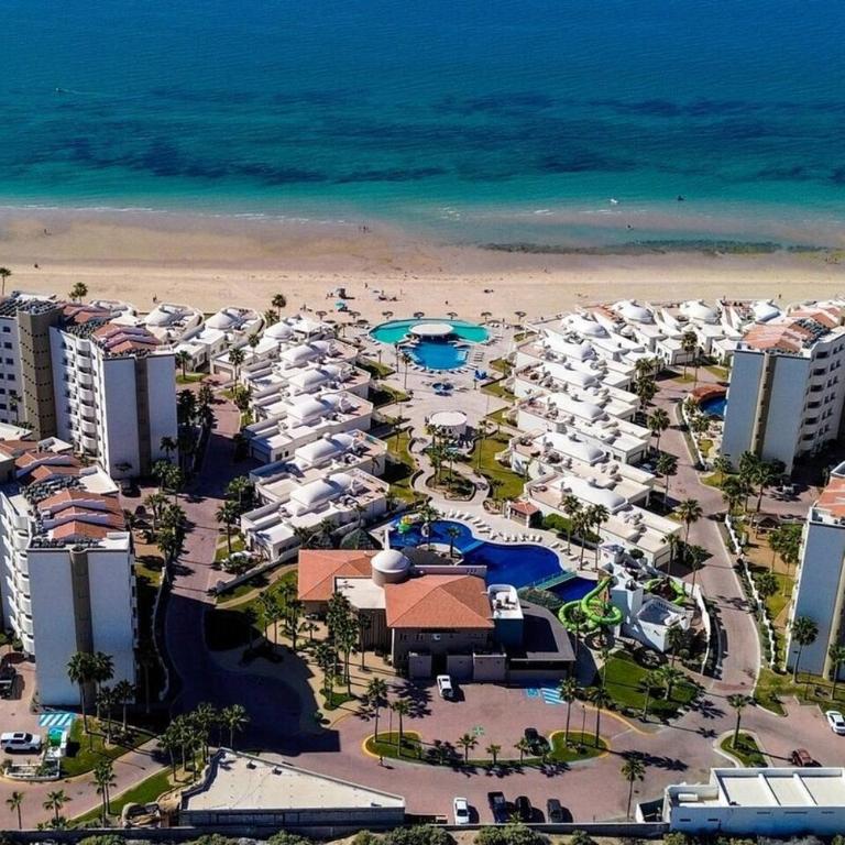 Beachfront Las Palmas D502 - Two-Bedroom Apartment - 39