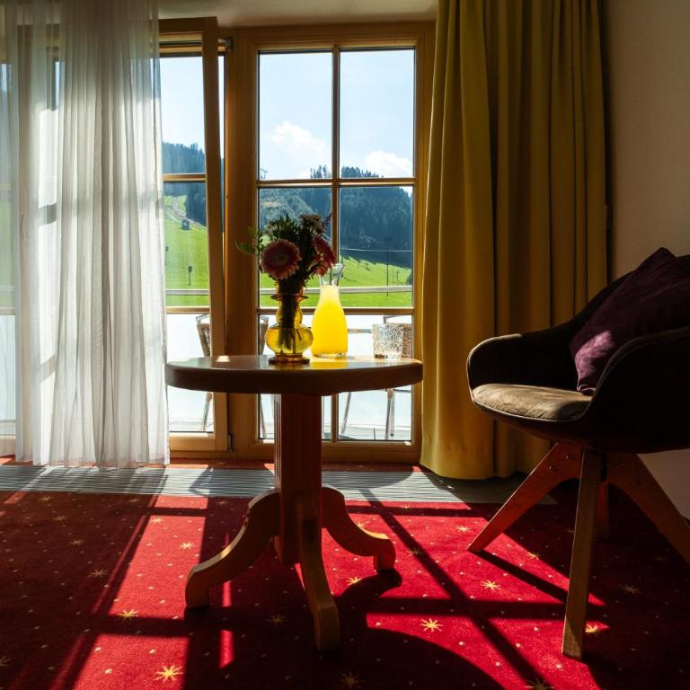 Wellness- und Familienhotel Egger - Doppelzimmer mit Bergblick - 4