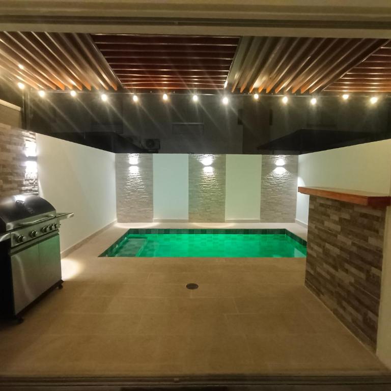 Espectacular casa, piscina privada- Ricaurte - Casa de 2 dormitorios - 1