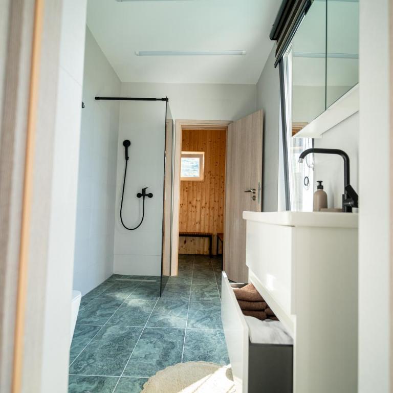 Dream River Escape - Deluxe Villa - 28