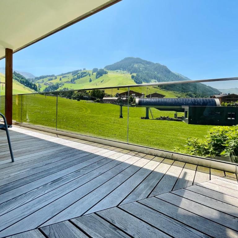 Wellness- und Familienhotel Egger - Deluxe Suite mit Whirlpool-Badewanne - 3