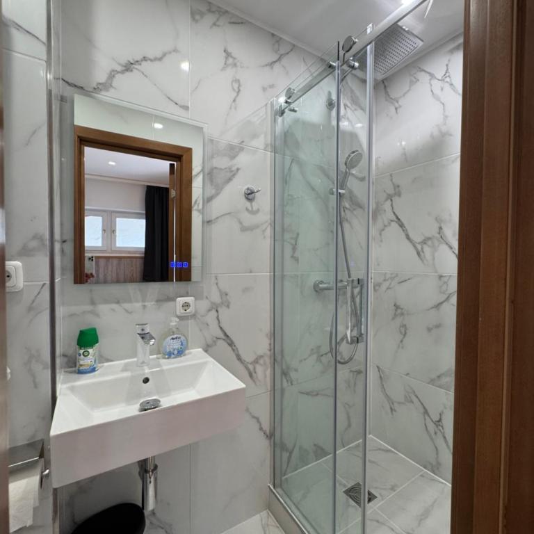 GG Self-Stay - Double or Twin Room with Private Bathroom - 4