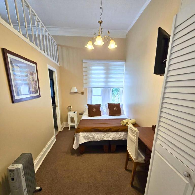 Belle Epoque Hostal - Double Room with Extra Bed - 2