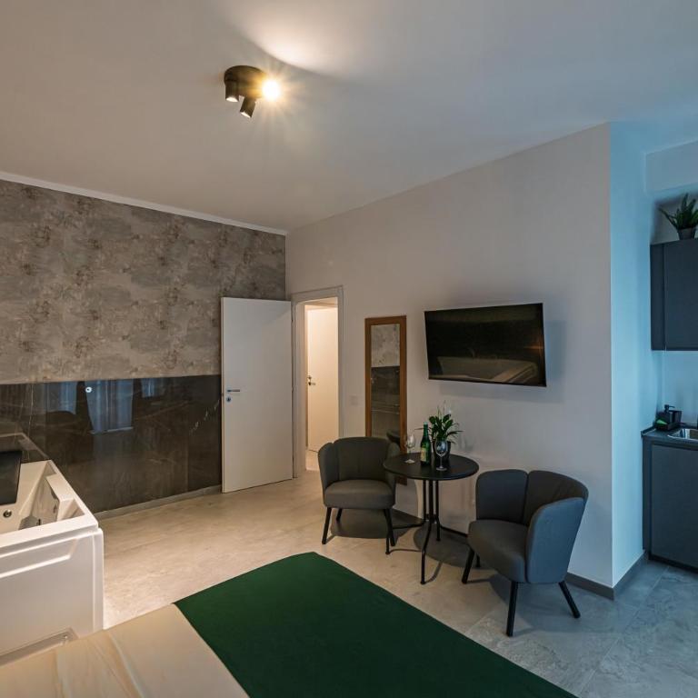 Luxury Jacuzzi Suites Rome - You Rhome - Suite with Hot Tub - 10
