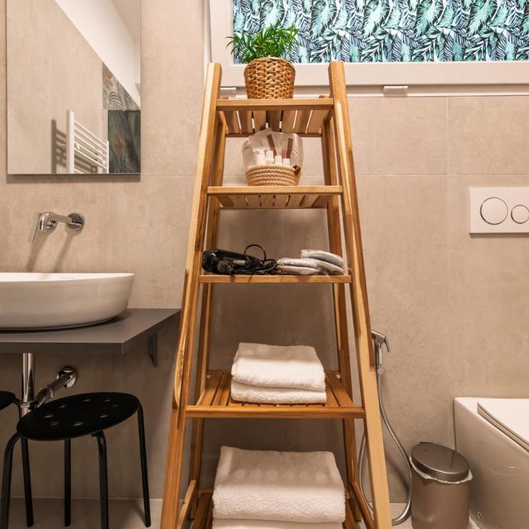 Luxury Jacuzzi Suites Rome - You Rhome - Suite with Hot Tub - 9