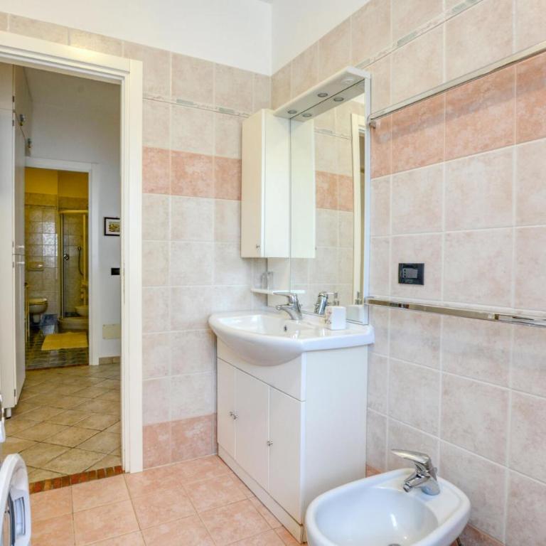 2 Bedroom Stunning Apartment In Moneglia - Two-Bedroom Apartment - 14