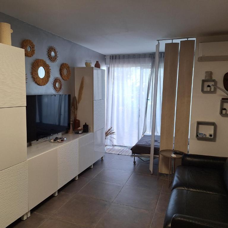 STUDIO Cosy rez de jardin climatisation parking wifi - Studio with Terrace - 12