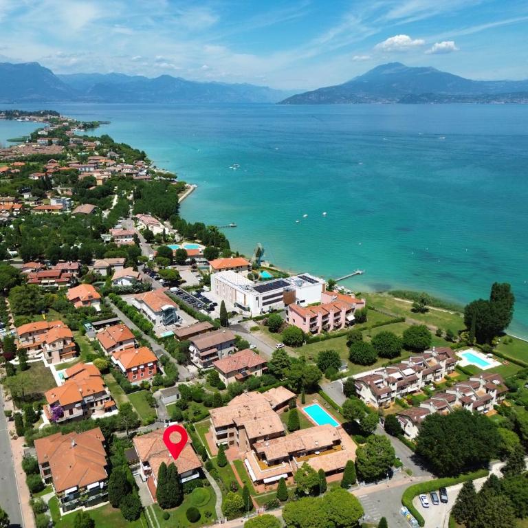 Achille Apartment - Comfort a 100m dal Lago - Appartamento con 2 Camere da Letto e Terrazza - 1