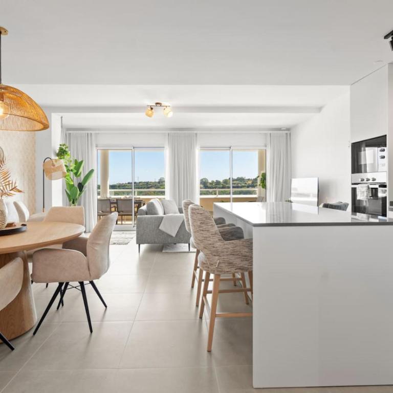 Elegant Apartment with Valley Views, Pool & Gym in Oceana Gardens - Apartamento - 1