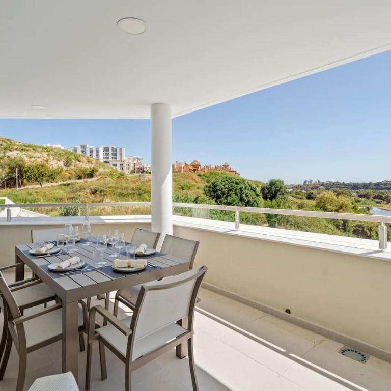 Elegant Apartment with Valley Views, Pool & Gym in Oceana Gardens - Apartamento - 2