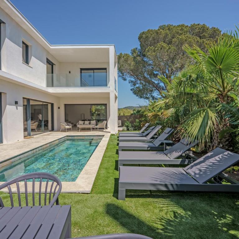 Contemporary Villa with Heated Pool Near Sea - Villa - 1