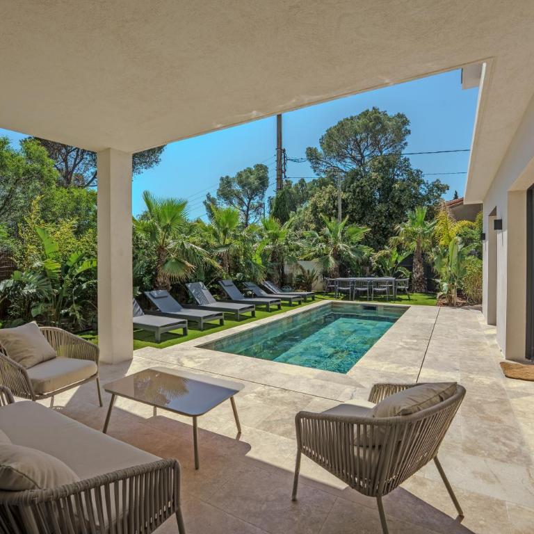 Contemporary Villa with Heated Pool Near Sea - Villa - 2