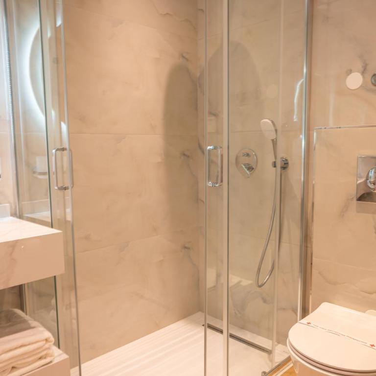Guesthouse Sidro - Deluks Dvokrevetna Soba sa Bračnim Krevetom i Balkonom - 18