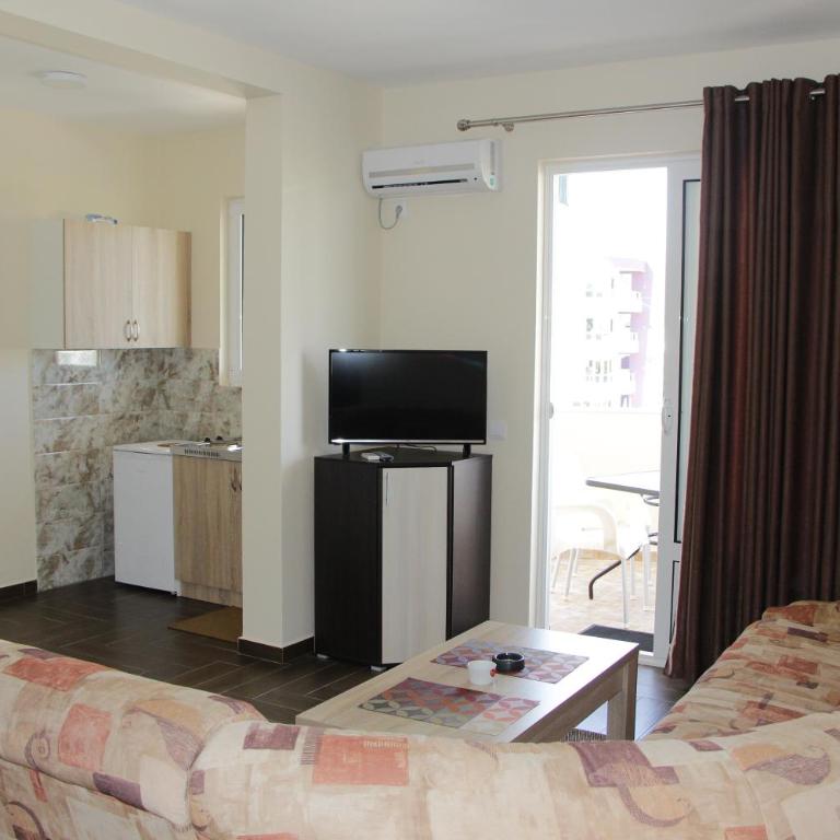 Apartments Family Ibrahimi - Apartman s 2 Spavaće Sobe sa Balkonom i Terasom - 8