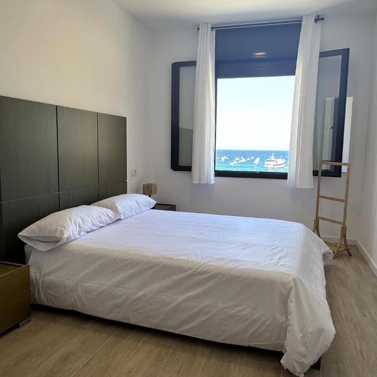 LETS HOLIDAYS Wake Up by the Sea in Victoria apartment 2 - Apartamento - 29